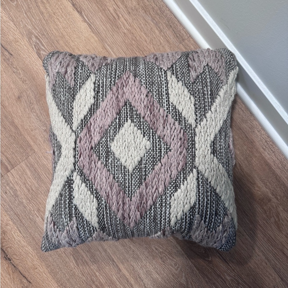 NWOT Textured pillow